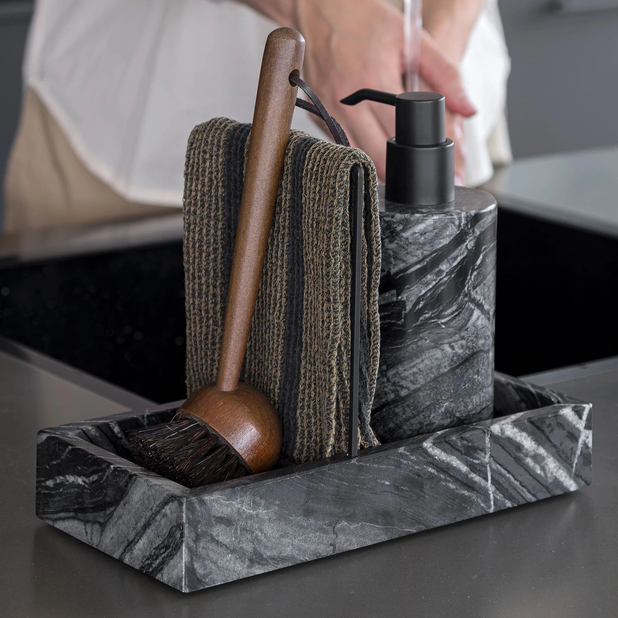 Muilo dozatorius Marble Gray – Marmuras, juoda apdaila